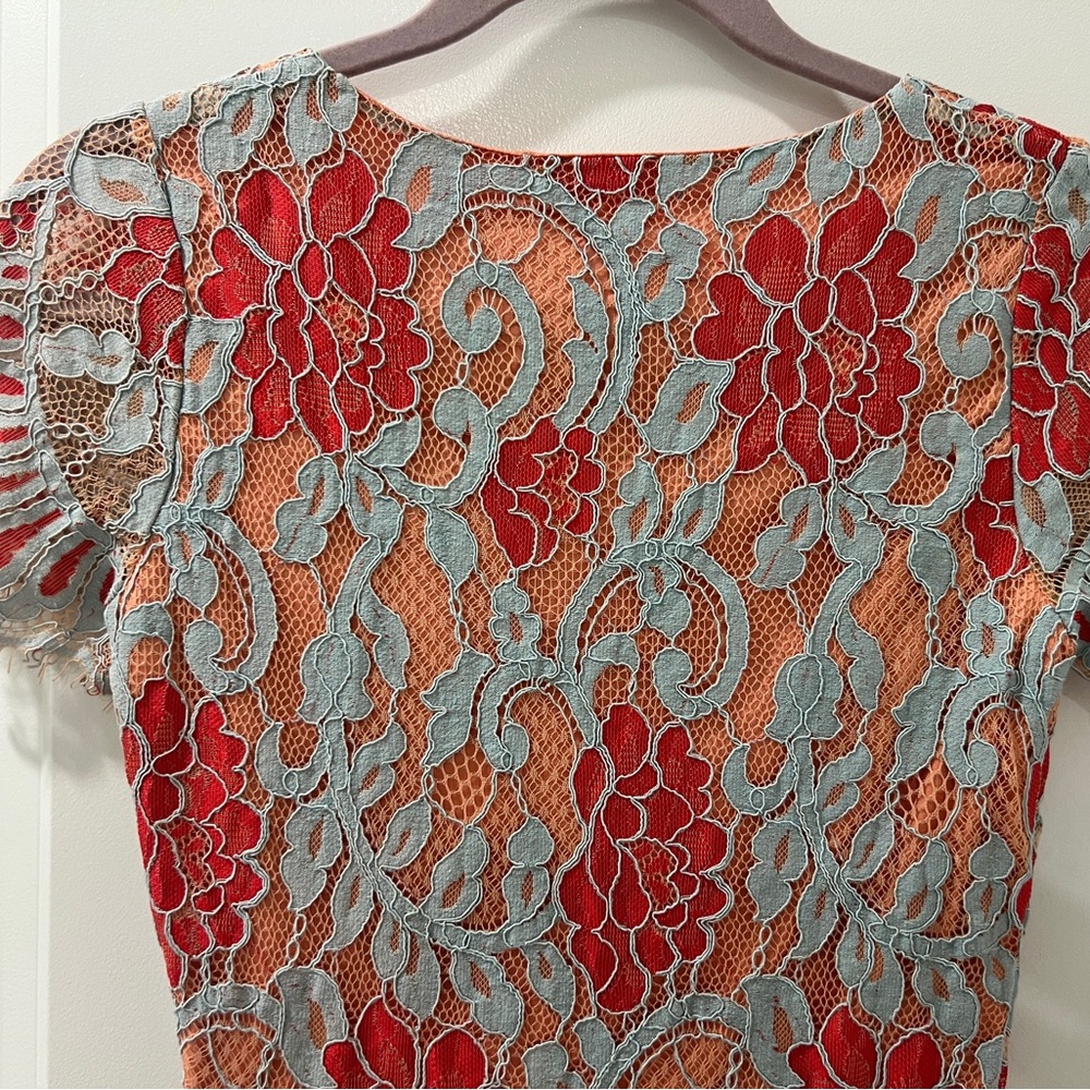 Storia Elegant Lace Midi Dress in Coral and Light Blue - Picture 7 of 9